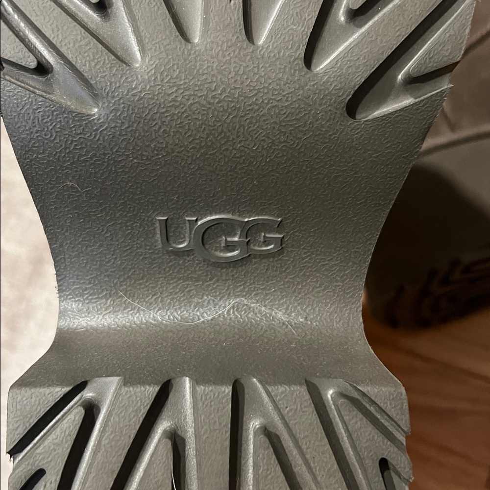Platform Uggs Size 9 - image 3